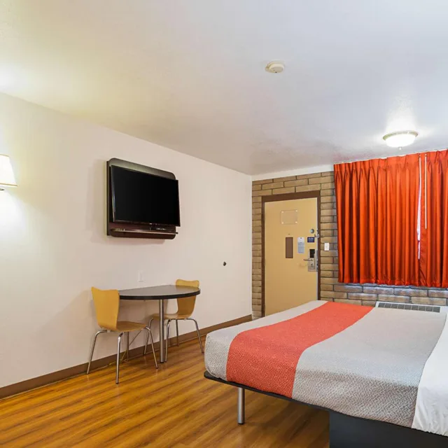 1 King Bed Mobil Access Tub Nsmk Micfridg، Motel6 Safford, AZ 3/10