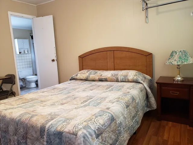 غرفة كومفورت بسرير كوين، Regent Motel 6/10