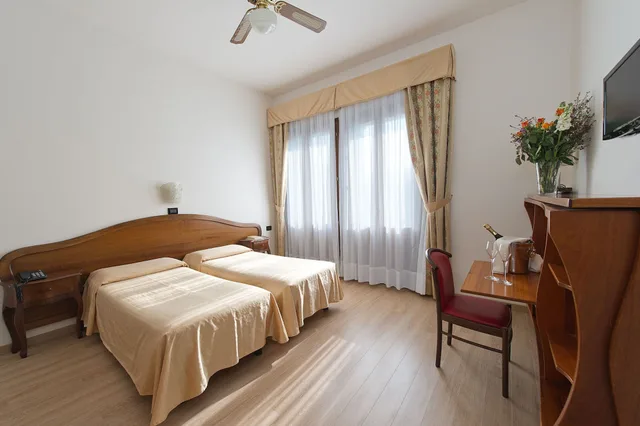غرفة بسريرين منفصلين، Hotel Cristallo 2/10