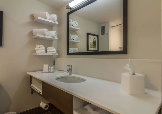 غرفة بسرير كوين، Hampton Inn Winchester-University/Mall Area 3/3