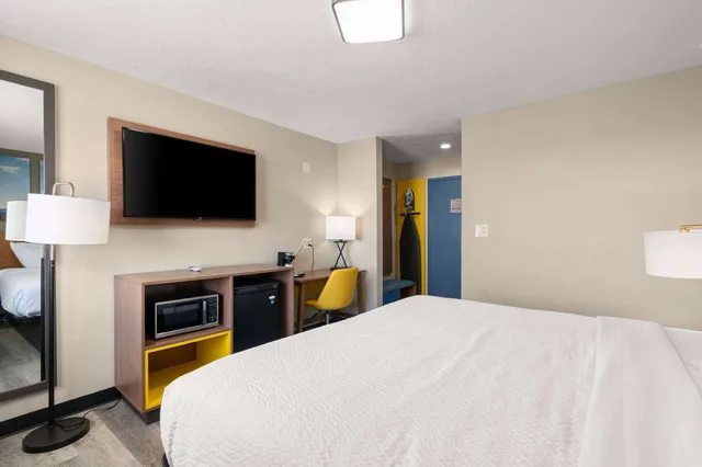 غرفة بسرير كينج لذوي الإعاقة، Days Inn by Wyndham Albuquerque I-25 6/6