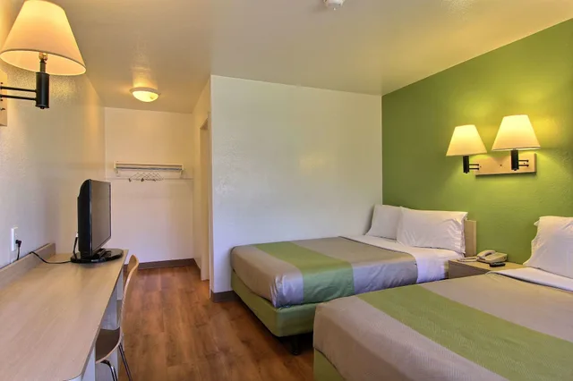 غرفة قياسية بسريرين مزدوجين، Motel6 Austin, TX - North 3/5