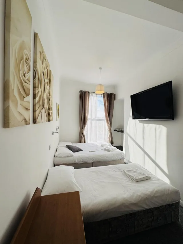 غرفة ثلاثية، Carlton Court Hotel Eastbourne 1/1