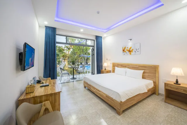 غرفة ديلوكس بسرير مزدوج بإطلالة على الحديقة، Tran Family Villas Boutique Hotel 1/2