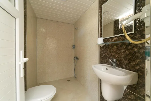 غرفة ثلاثية، Enda Lara Hotel 5/5