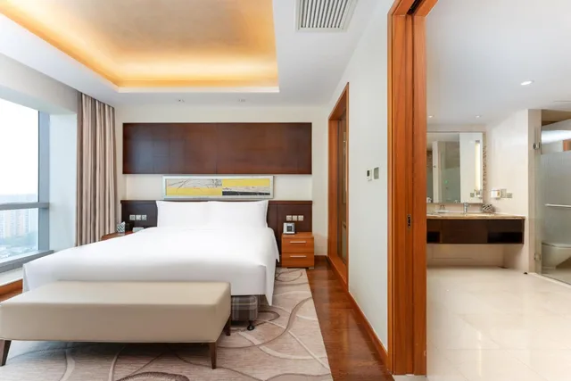 جناح بسرير كينج بغرفة نوم واحدة مع دخول الصالة، HOLIDAY INN SHANGHAI PUDONG KANGQIAO 2/4