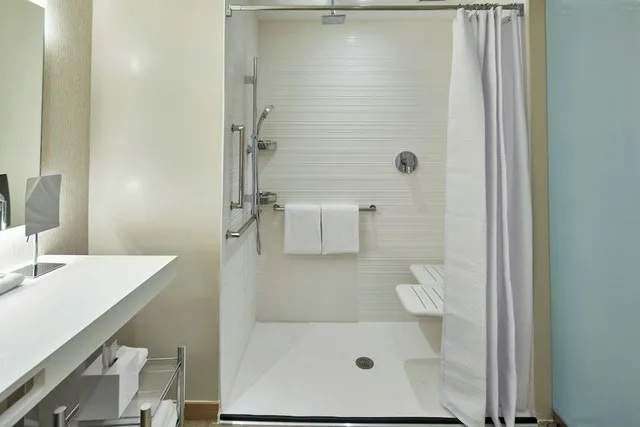 Room, 2 Queen Beds, Ocean View, Accessible, AC Hotel by Marriott Fort Lauderdale Beach 4/5