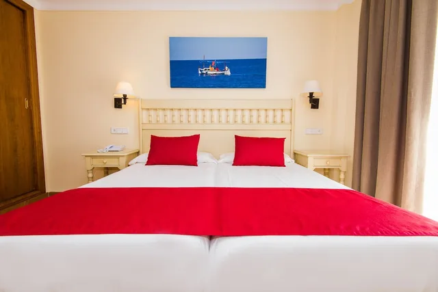 غرفة بشرفة مفردة بسريرين منفصلين، Hotel Bell Port 1/5