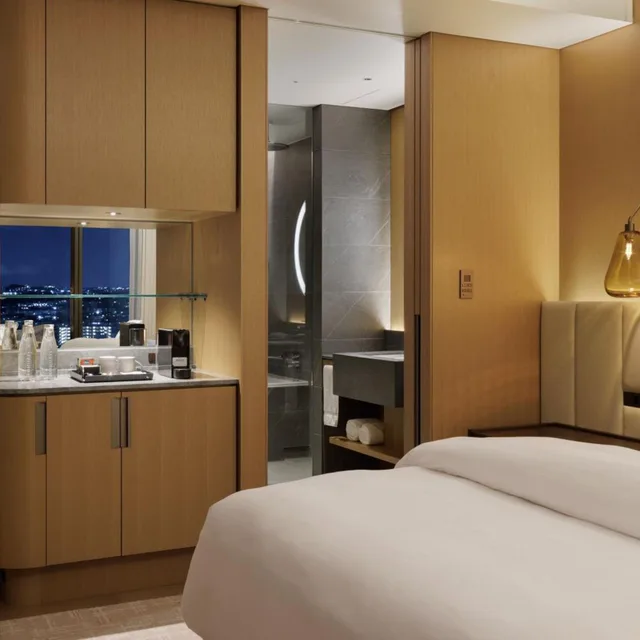 غرفة ديلوكس بسرير كينج بإطلالة على المدينة، The Westin Yokohama 6/7