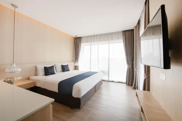 غرفة بريميير ديلوكس بسرير مزدوج بإطلالة على البحر، Capital O 631 Blooming Hill Boutique Suites 1/1