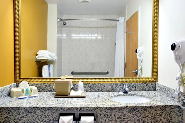 غرفة بسرير كينج لذوي الإعاقة، Quality Inn Conference Center At Citrus Hills 9/9