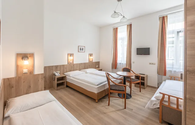 غرفة رباعية، Terminus Hotel 1/5