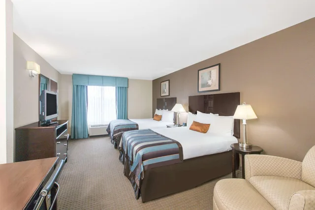 غرفة بسريرين كوين، Wingate by Wyndham Southport 1/2