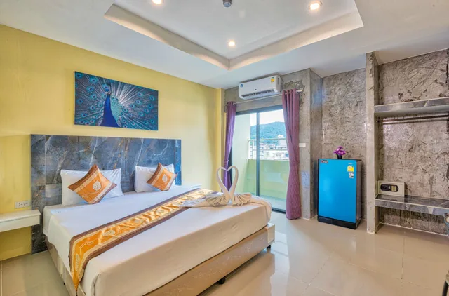 غرفة بسرير كينج بشرفة، TJ Patong Hotel (SHA Plus+) 3/4