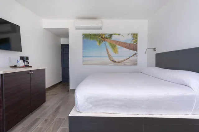 غرفة بسرير كينج بإطلالة على البحر، Playa Bonita Resort 2/7