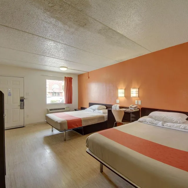 غرفة بسريرين كوين لذوي الإعاقة، Motel6 San Antonio, TX - Downtown - Market Square 8/10