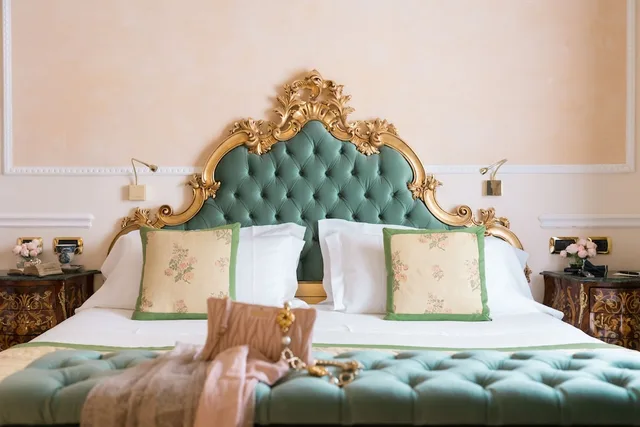 جناح جونيور، Bernini Palace Hotel 2/4