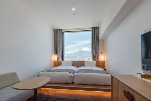 Room, Triple, Twin Beds, Mountain View, Sofa, Hotel Clad 2/4