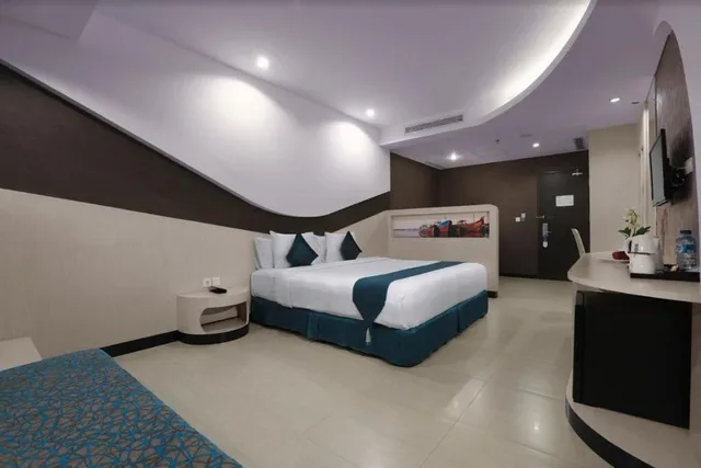 غرفة ديلوكس بسرير كوين، Aston Cirebon Hotel and Convention Center 3/4