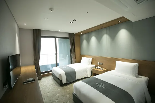 غرفة قياسية بسريرين منفصلين بإطلالة على البحر، Western Grace Hotel 4/5