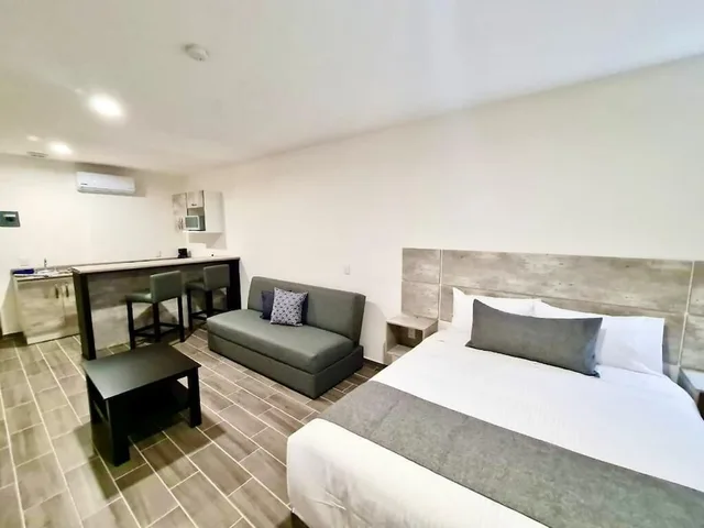جناح ديلوكس بسرير كوين مع أريكة، Sr Hotel 1/2