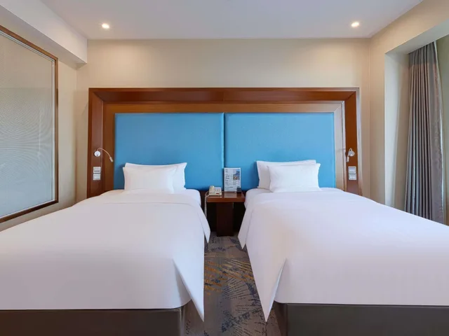 غرفة قياسية بسريرين منفصلين، Novotel Shanghai Atlantis 5/6