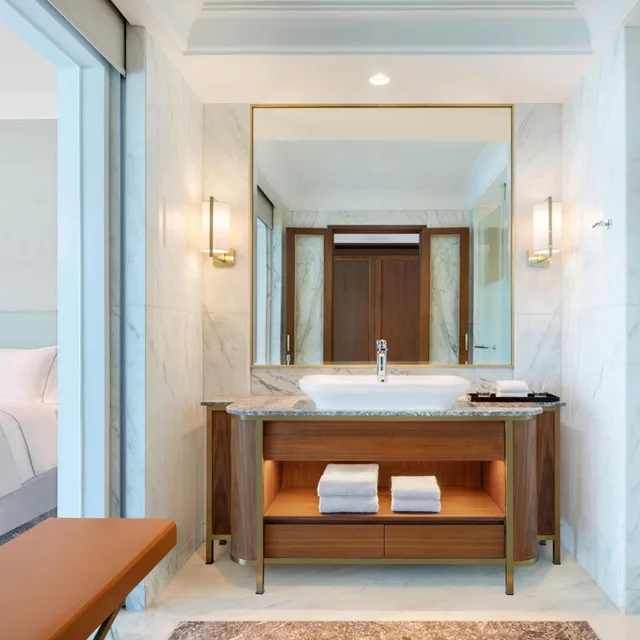 Westin, Club, Guest Room, King Bed, Club Lounge Access، The Westin Surabaya 8/9