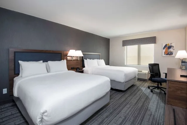 غرفة قياسية بسريرين كوين، Comfort Inn and Suites Carleton Place ON 1/3