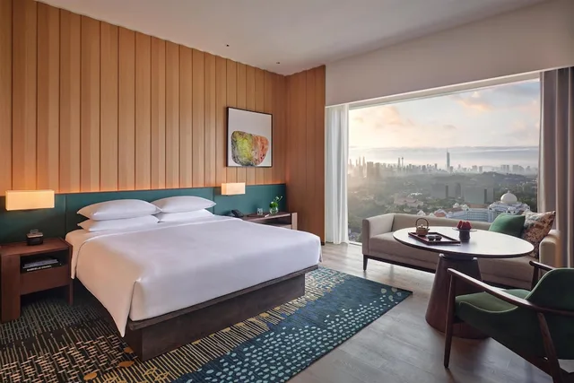 غرفة كلوب بسرير كينج مع دخول صالة النادي، Hyatt Regency Kuala Lumpur at KL Midtown 1/2