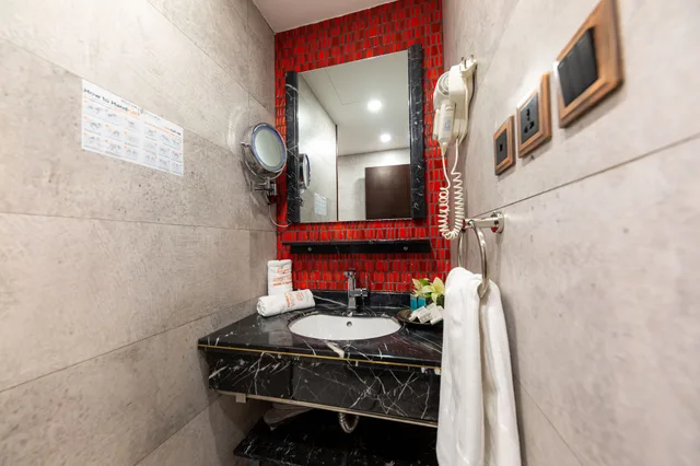 غرفة قياسية ثلاثية بسرير مزدوج وسرير فردي، فندق روزالينا(Rosalina Hotel) 6/6