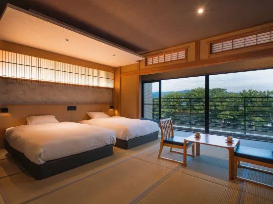 غرفة يابانية غربية ديلوكس بسريرين منفصلين بإطلالة على الجبل بشرفة، Funagoya Onsen Hotel Higuchiken 1/1