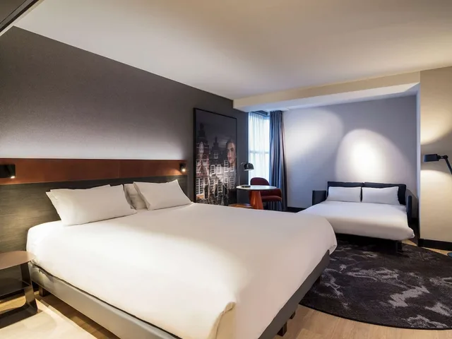 غرفة بريفيليج رباعية بسرير مزدوج مع أريكة، Mercure Amsterdam City Hotel 1/9