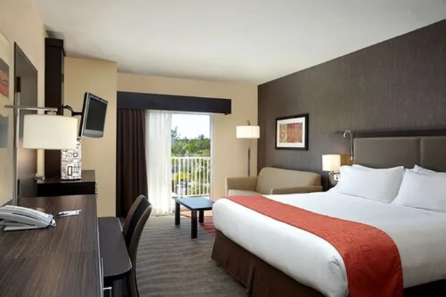 Specialty, Single Bed، Holiday Inn Express and Suites Naples Downtown 2/10