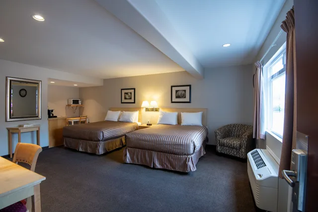 Room, 2 Queen Beds, Canadas Best Value Inn Prince George 5/8