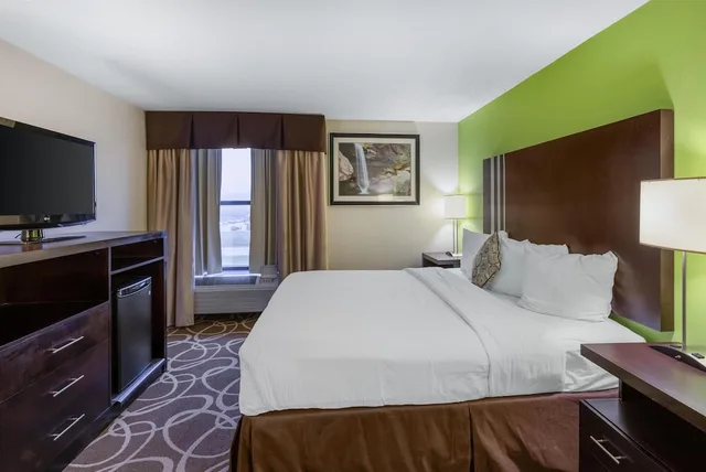 غرفة قياسية بسرير كينج للمدخنين لذوي الإعاقة، Best Western Lake Cumberland Inn 4/9