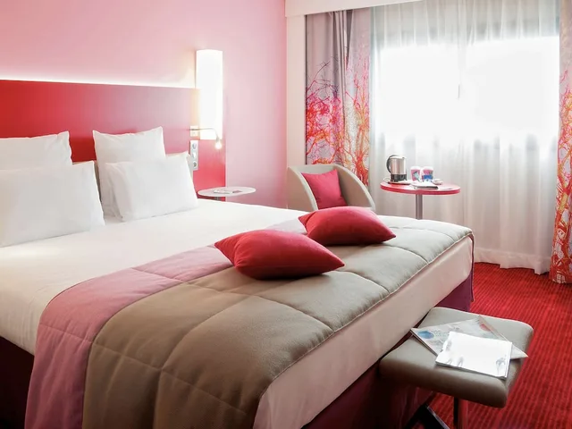 غرفة سوبيريور بسرير مزدوج مع أريكة، Hotel Mercure Paris Montmartre Sacre-Coeur 6/9