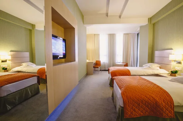 غرفة قياسية بسريرين منفصلين، Golden Tulip Ana Tower Sibiu 5/10
