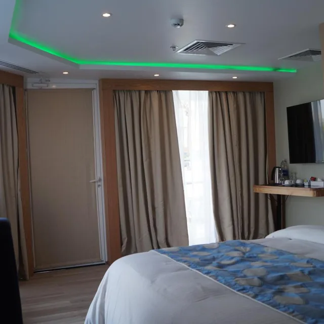 جناح بسرير كينج بشرفة، C Hotel 1/10