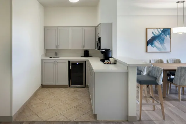 1 Bedroom, Suite, King Bed, Sofa, Balcony, Courtyard by Marriott Sandestin at Grand Boulevard 2/7
