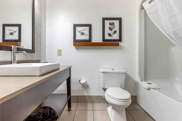 غرفة بسرير كينج، Country Inn & Suites By Radisson Lumberton Nc 4/4