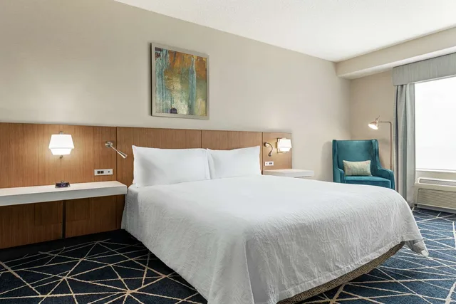 Room, King Bed, Hilton Garden Inn Kitchener-Cambridge 1/3