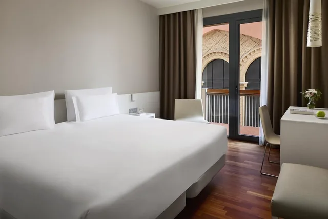 غرفة قياسية بسريرين منفصلين مع سرير إضافي، Nh Castellon Mindoro 3/8
