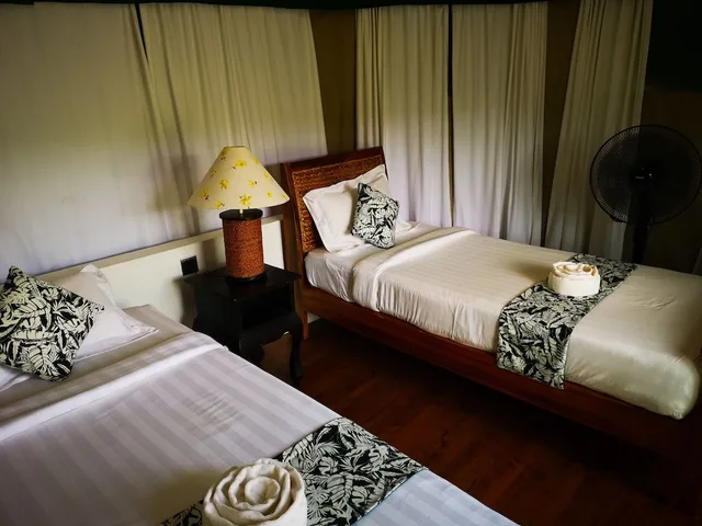 1 Bedroom, Deluxe, Tent, Twin Beds, River View, Garden Area، 4 Rivers Floating Lodge 1/2