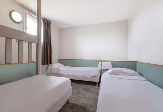 غرفة كلاسيكية رباعية، B&B Hotel La Rochelle Centre 1/10