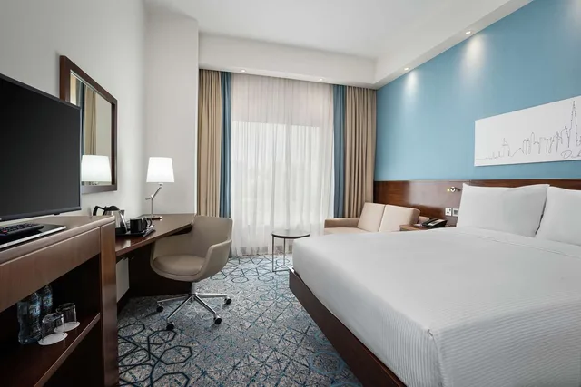 غرفة بسرير كوين مع أريكة للمدخنين، Hampton By Hilton Dubai Al Barsha 1/4