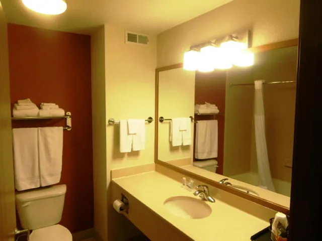 جناح مع أريكة، Sleep Inn Suites Lake of the Ozarks 5/5