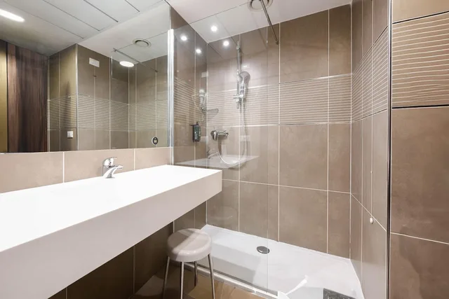 غرفة قياسية ثلاثية بسرير كوين وسرير فردي، B&B Hotel Trento 7/8