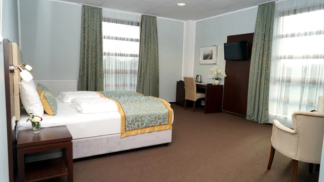 غرفة كومفورت مفردة بسرير كوين، Hotel Class 2/4
