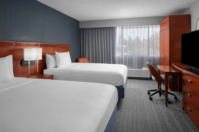 غرفة بسريرين كوين بإطلالة على الفناء، Courtyard by Marriott San Diego - Rancho Bernardo 1/4