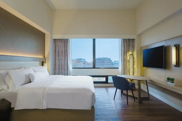 غرفة بريميوم بسرير كينج، Westin O Hare 2/6